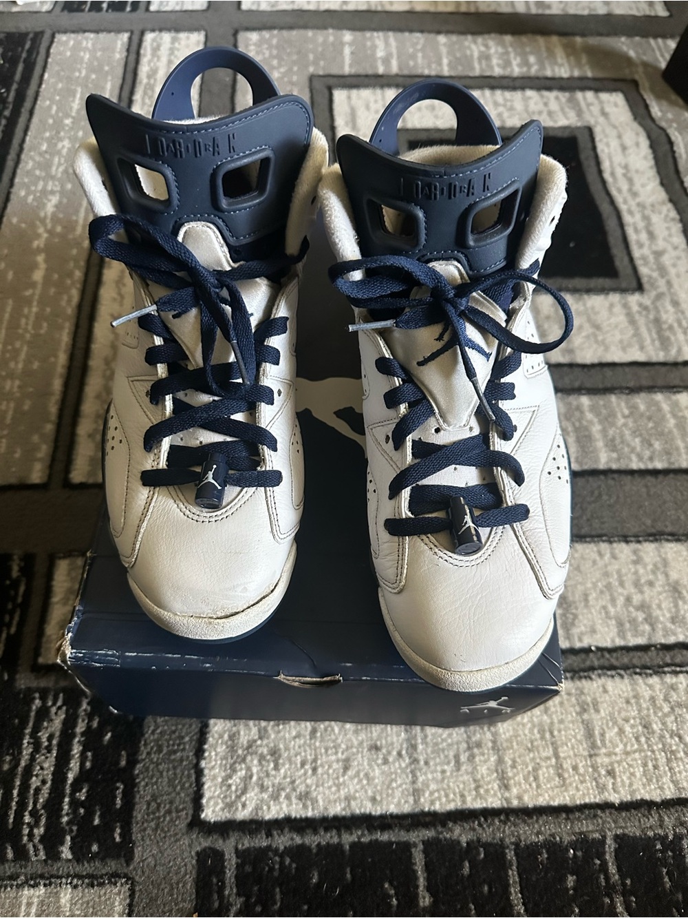 Retro 6 men White and Navy High-Top Sneakers